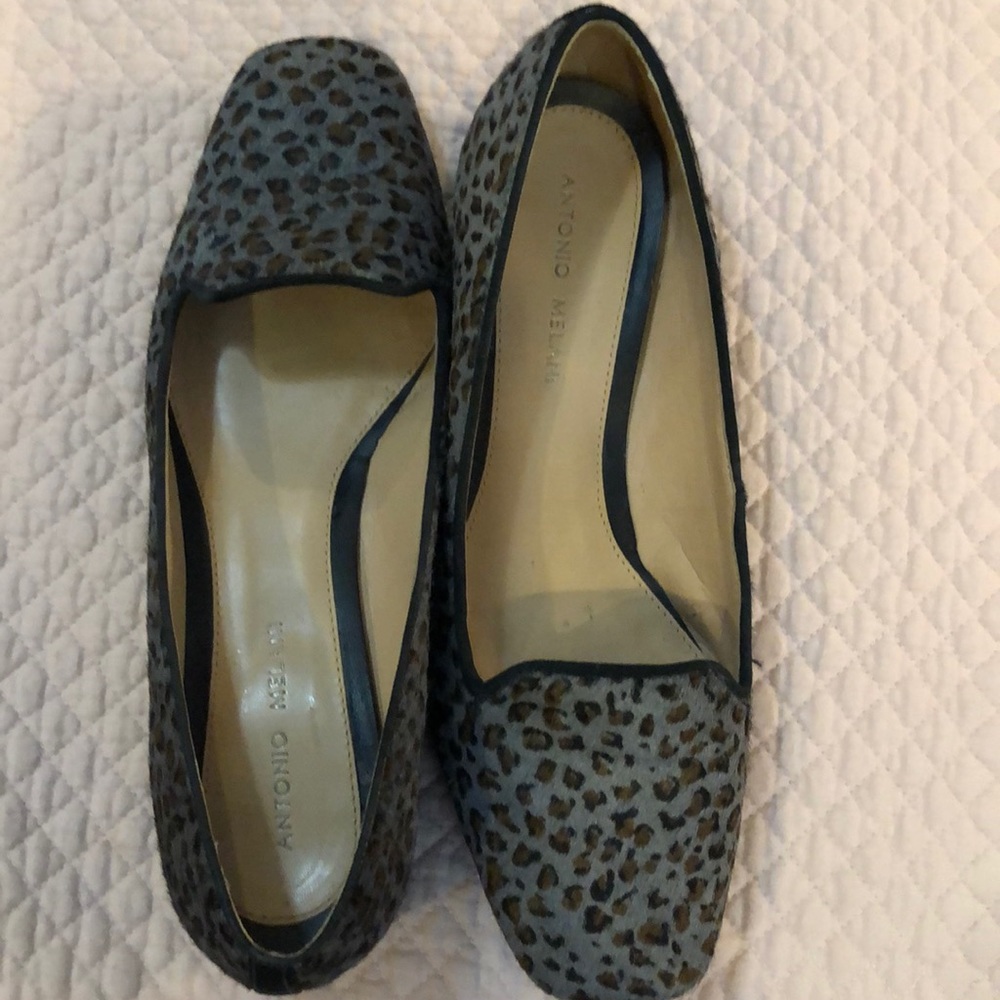 Antonio Melani gray leopard print flats